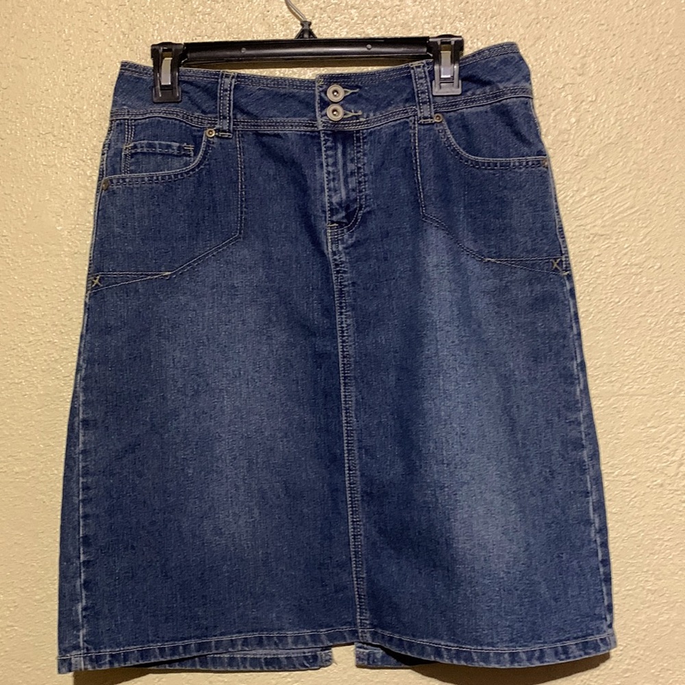dressbarn Jeans Skirt Blue Back Flap Pockets Size 6